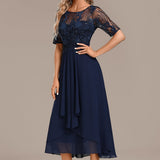 Vestido Corto de Encaje Azul Marino con Mangas Cortas y Cuello Redondo