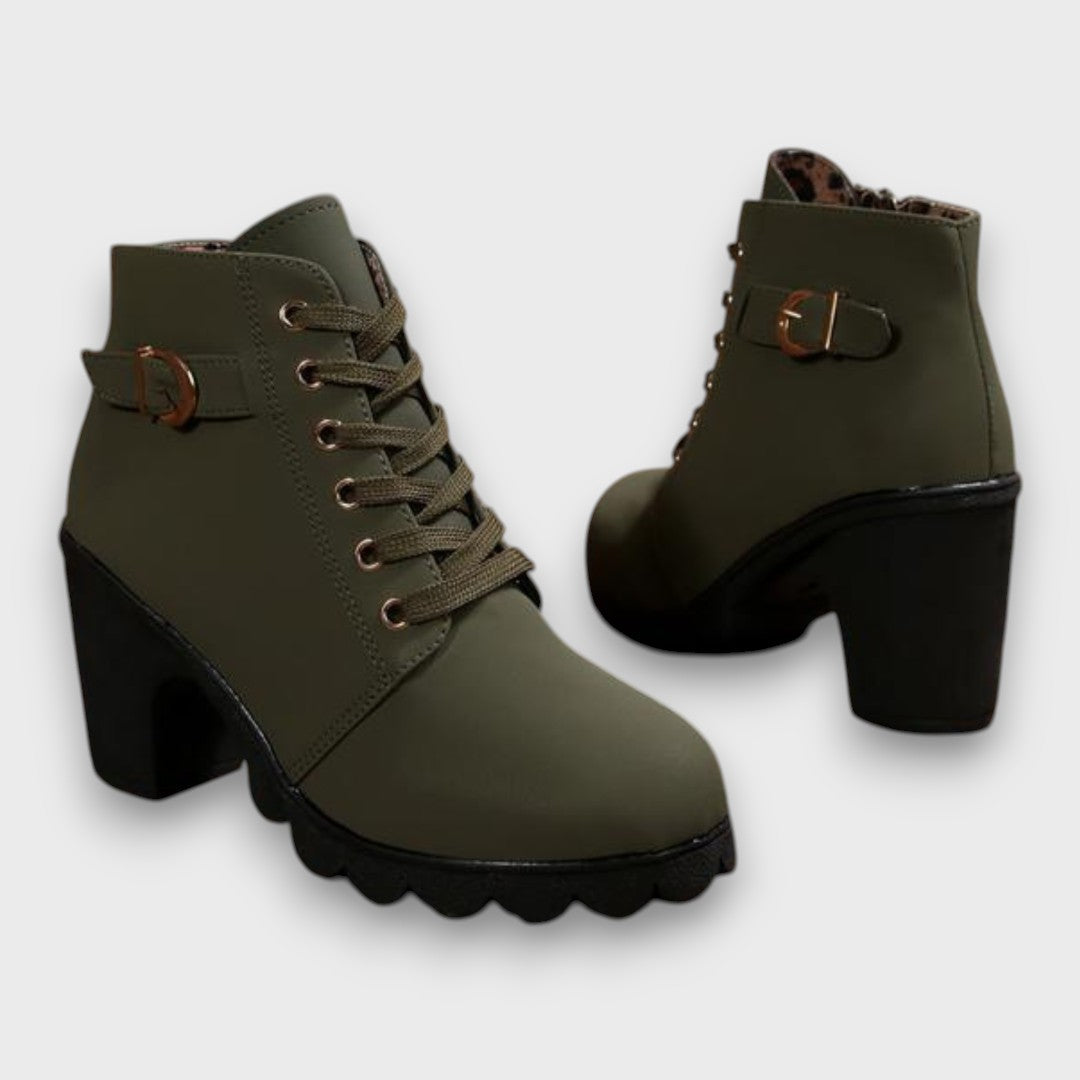 Aisha | Botas Ortopédicas con Hebilla & Tacón Chunky