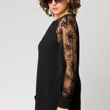 Elara - Vestido con Mangas de Encaje