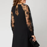 Elara - Vestido con Mangas de Encaje