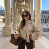 Suéter de punto Stockholm con bufanda en beige
