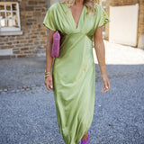 Eleonore™ | El vestido de satén con escote en V