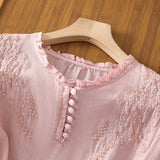 Evelyn – Blusa con Botones Bordada