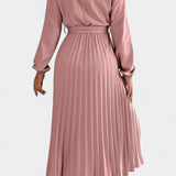 Theresa Vestido con Cuello Alto y Cinturón Plisado